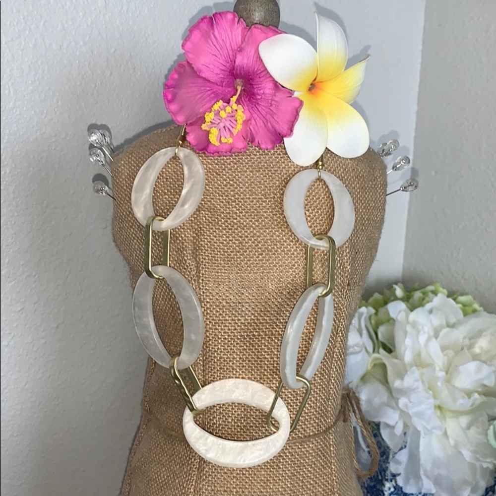 Pearl and gold link necklace
